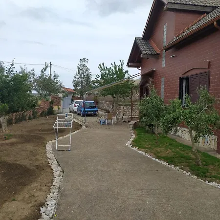 Vila Kuqe Сasa de vacaciones