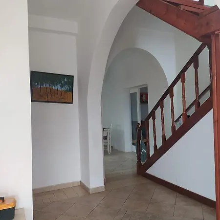 Vila Kuqe Сasa de vacaciones *