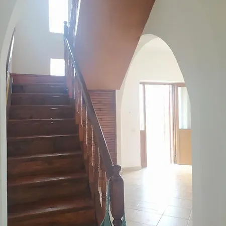 Vila Kuqe *